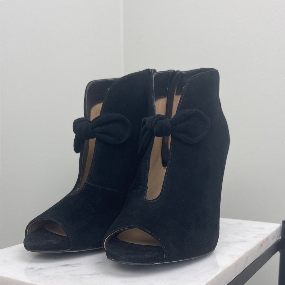 Michael Kors Black Heeled 4” Boots with Bow Detail Ladies Size 8.5 - Picture 3 of 12